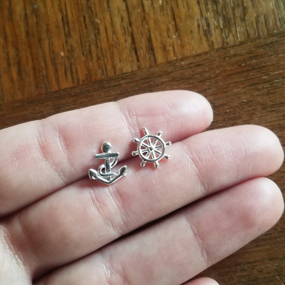 NWOT Silver Anchor & Captain's Wheel Studs - Picture 4 of 7